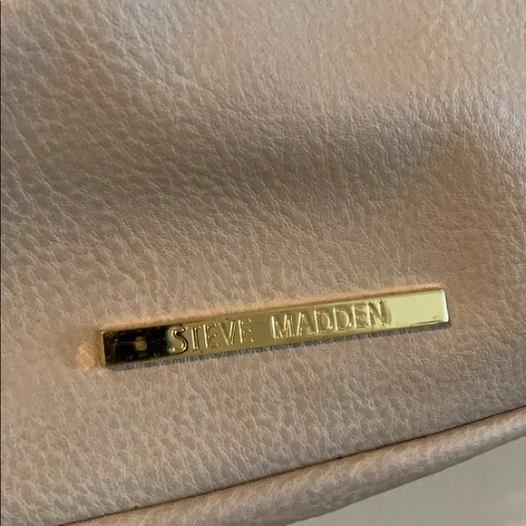 Steve Madden CrossBody Bag - Picture 4 of 6